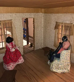 Model Slave Cabin 6 frontroom web